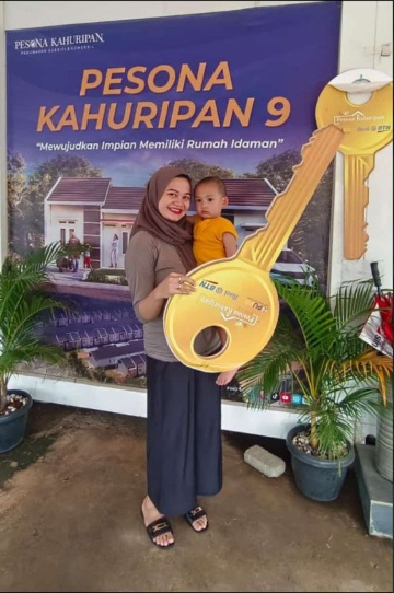 Momen Serah Terima Kunci Rumah Konsumen Pesona Kahuripan